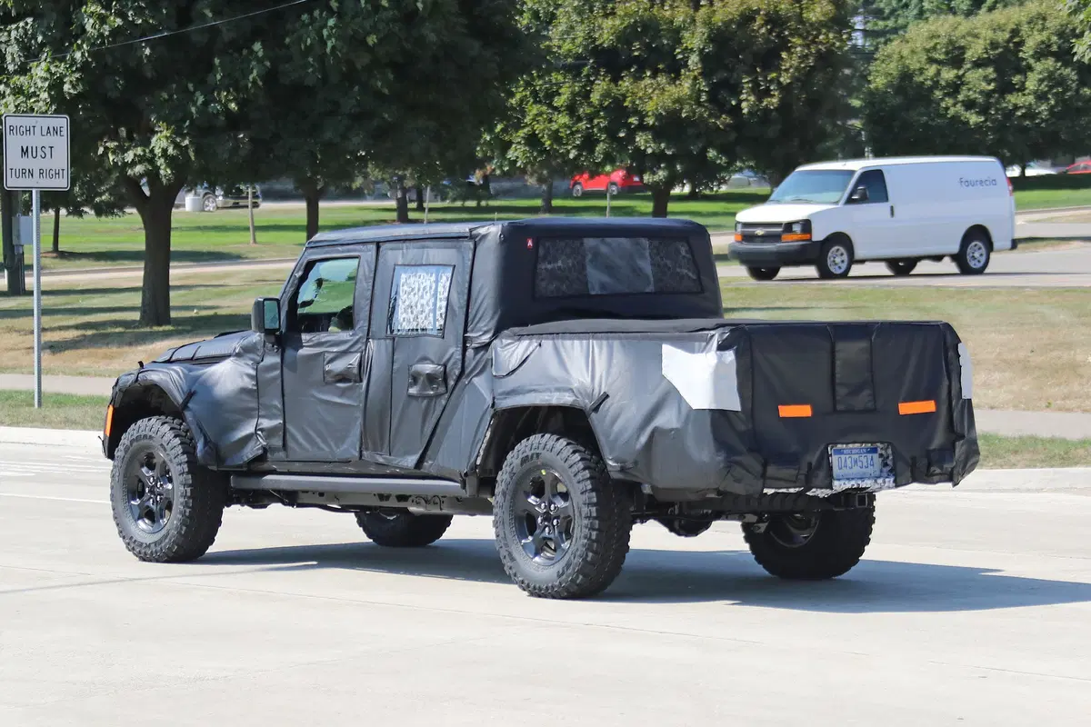 Jeep Scrambler, le foto spia  (4)