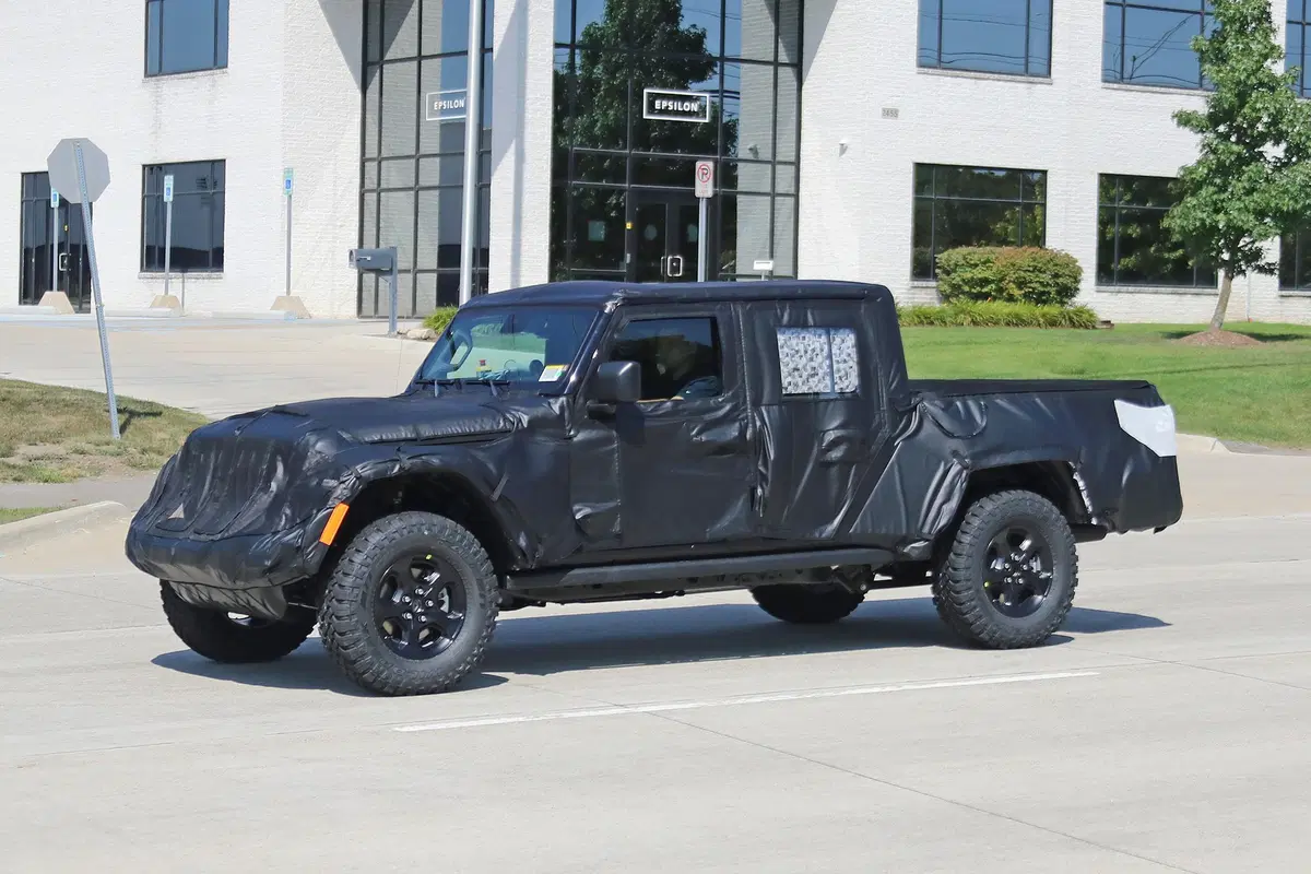 Jeep Scrambler, le foto spia  (5)