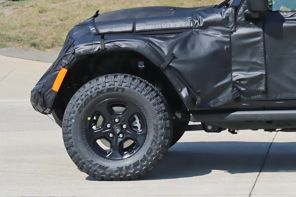 Jeep Scrambler, le foto spia  (8)
