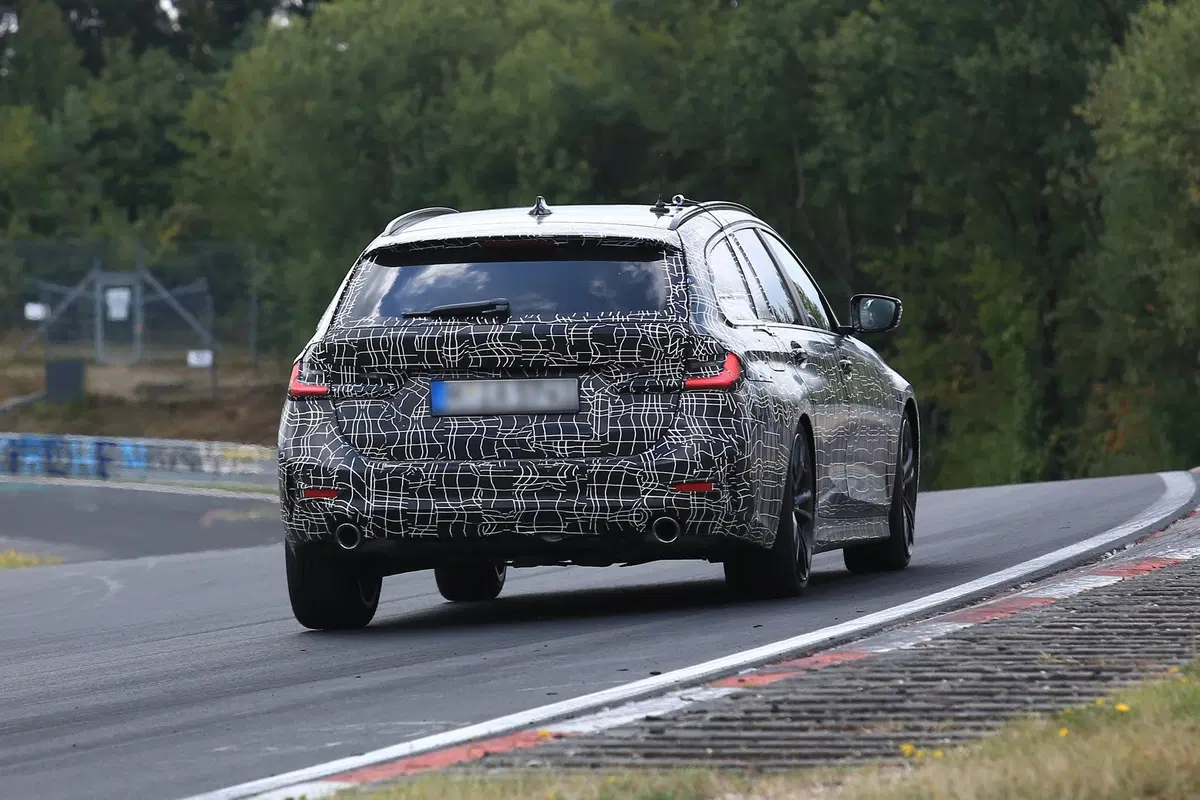 BMW serie 3 Touring, pizzicata la station wagon al Ring [Foto] (9)
