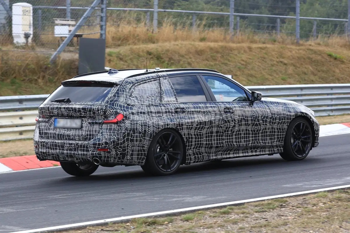 BMW serie 3 Touring, pizzicata la station wagon al Ring [Foto] (8)