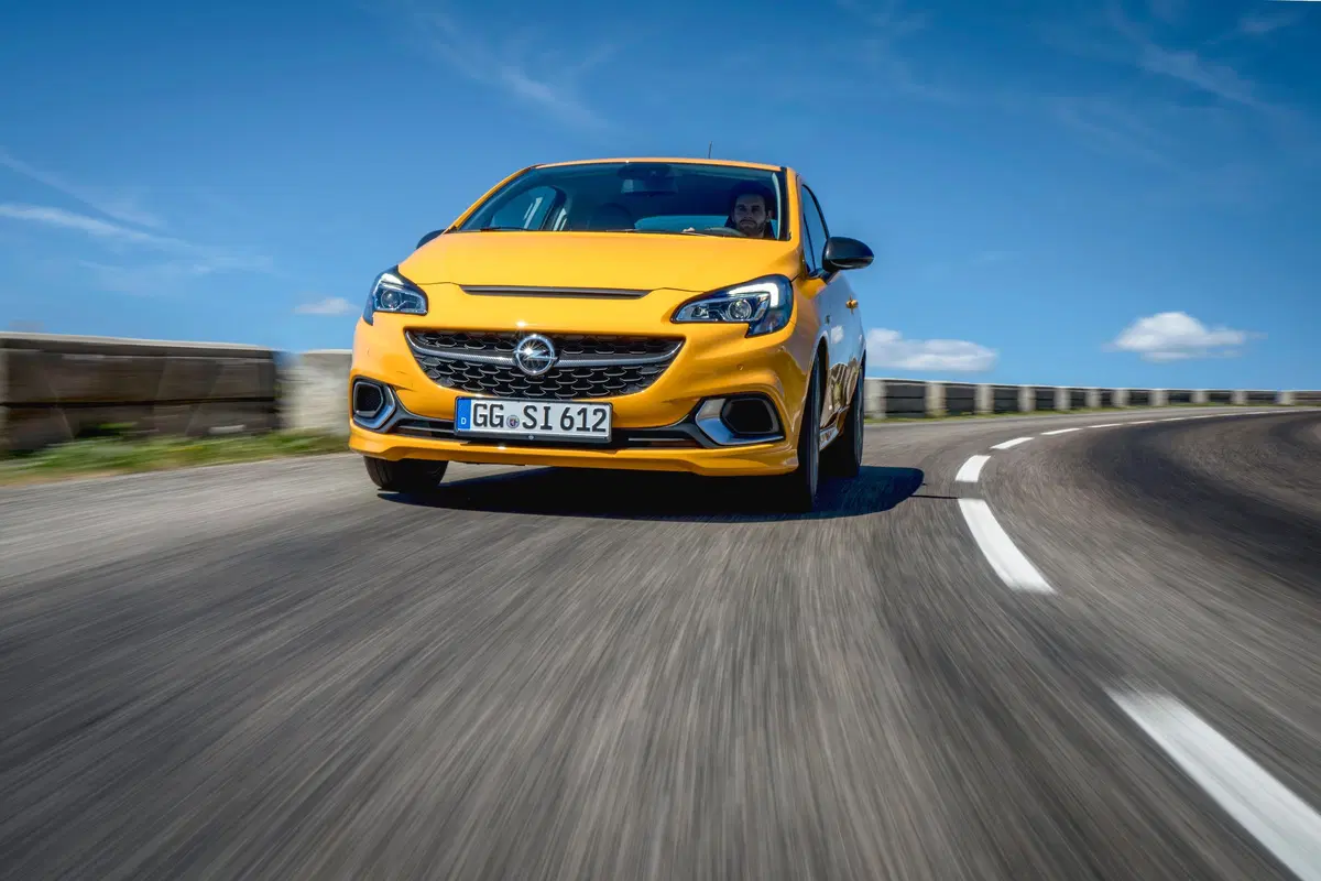 Opel Corsa GSi 2018, la piccola OPC ha 150 CV (3)