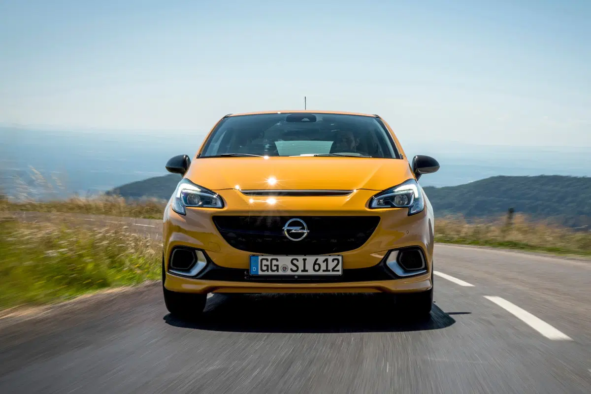 Opel Corsa GSi 2018, la piccola OPC ha 150 CV (4)
