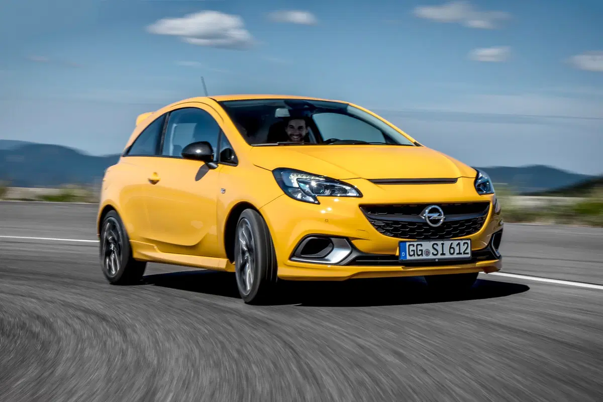 Opel Corsa GSi 2018, la piccola OPC ha 150 CV (6)