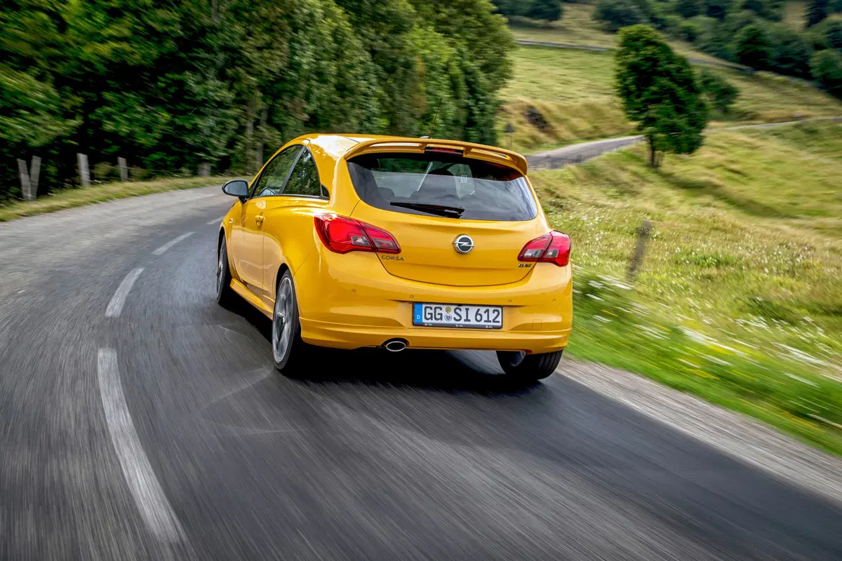 Opel Corsa GSi 2018, la piccola OPC ha 150 CV (5)