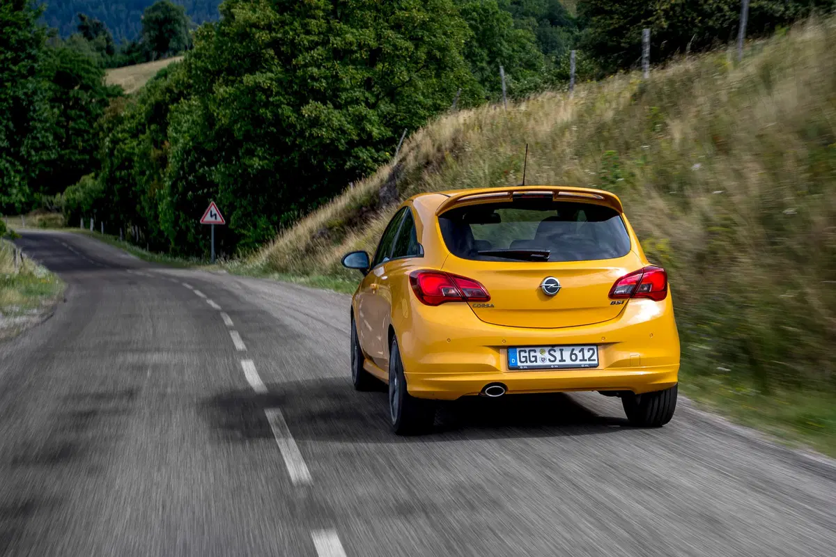 Opel Corsa GSi 2018, la piccola OPC ha 150 CV (7)