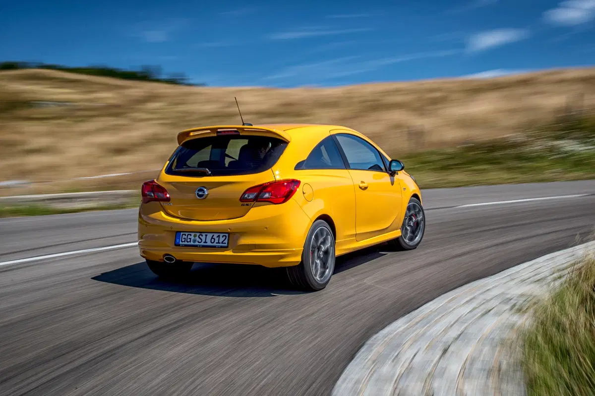 Opel Corsa GSi 2018, la piccola OPC ha 150 CV (11)