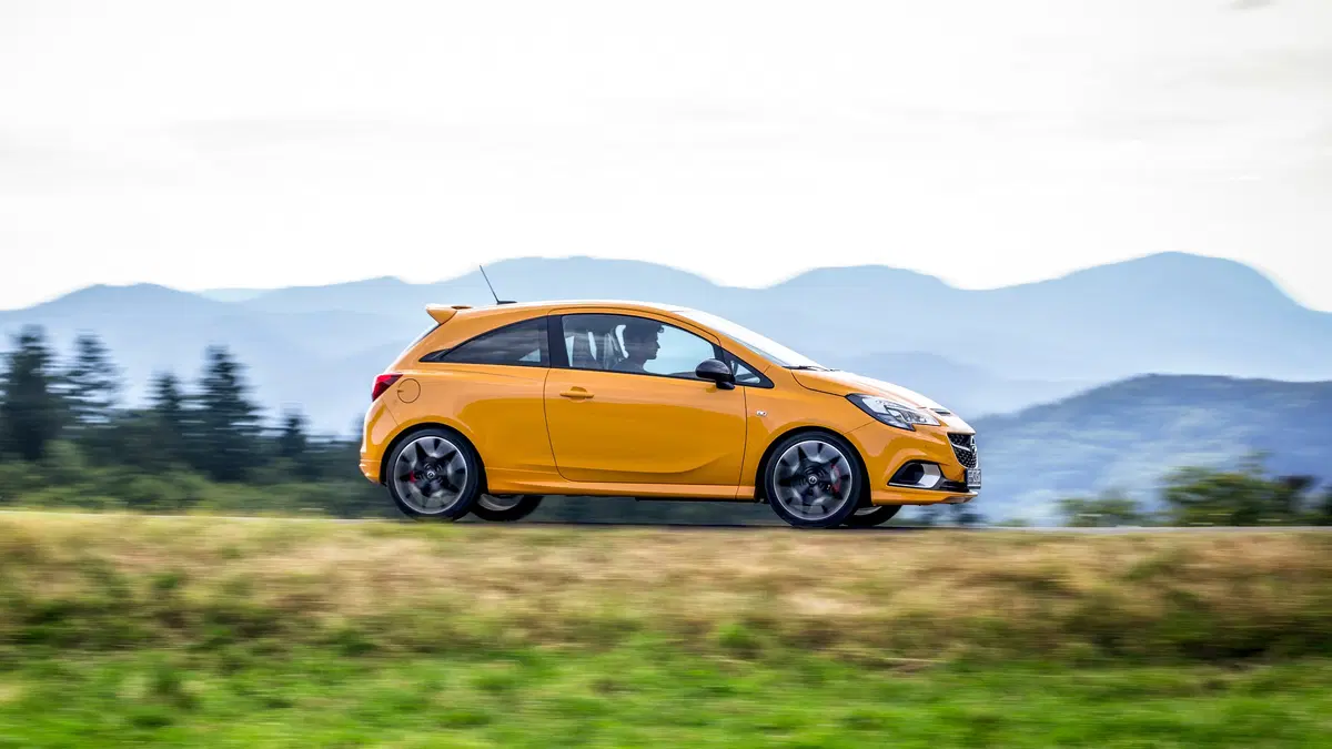 Opel Corsa GSi 2018, la piccola OPC ha 150 CV (9)