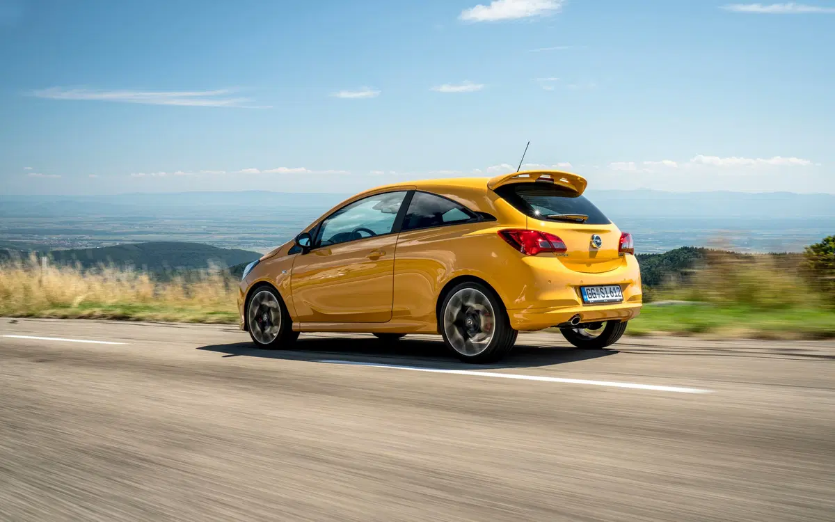 Opel Corsa GSi 2018, la piccola OPC ha 150 CV (10)