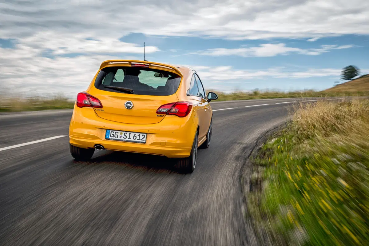 Opel Corsa GSi 2018, la piccola OPC ha 150 CV (13)