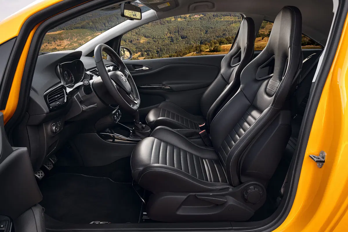 Opel Corsa GSi 2018, la piccola OPC ha 150 CV (14)