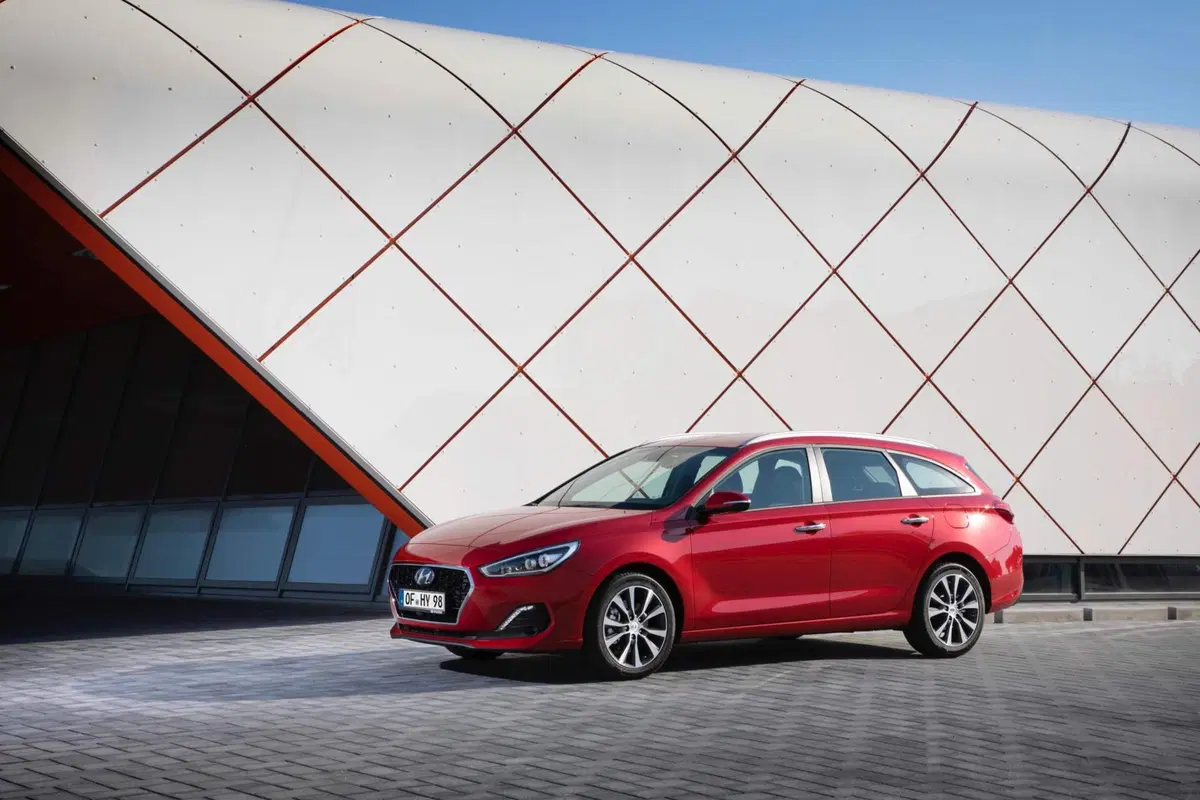 Hyundai i30, aggiornamenti estetici e nuovo motore diesel (9)