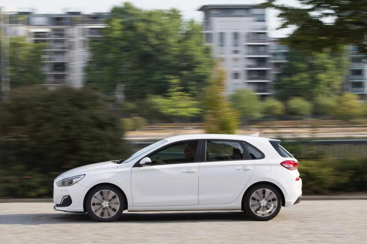 Hyundai i30, aggiornamenti estetici e nuovo motore diesel (10)