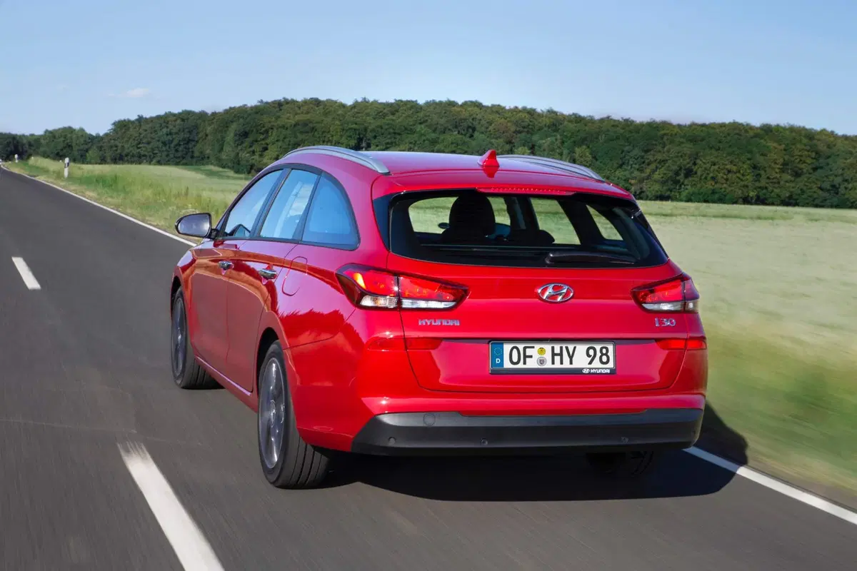 Hyundai i30, aggiornamenti estetici e nuovo motore diesel (5)