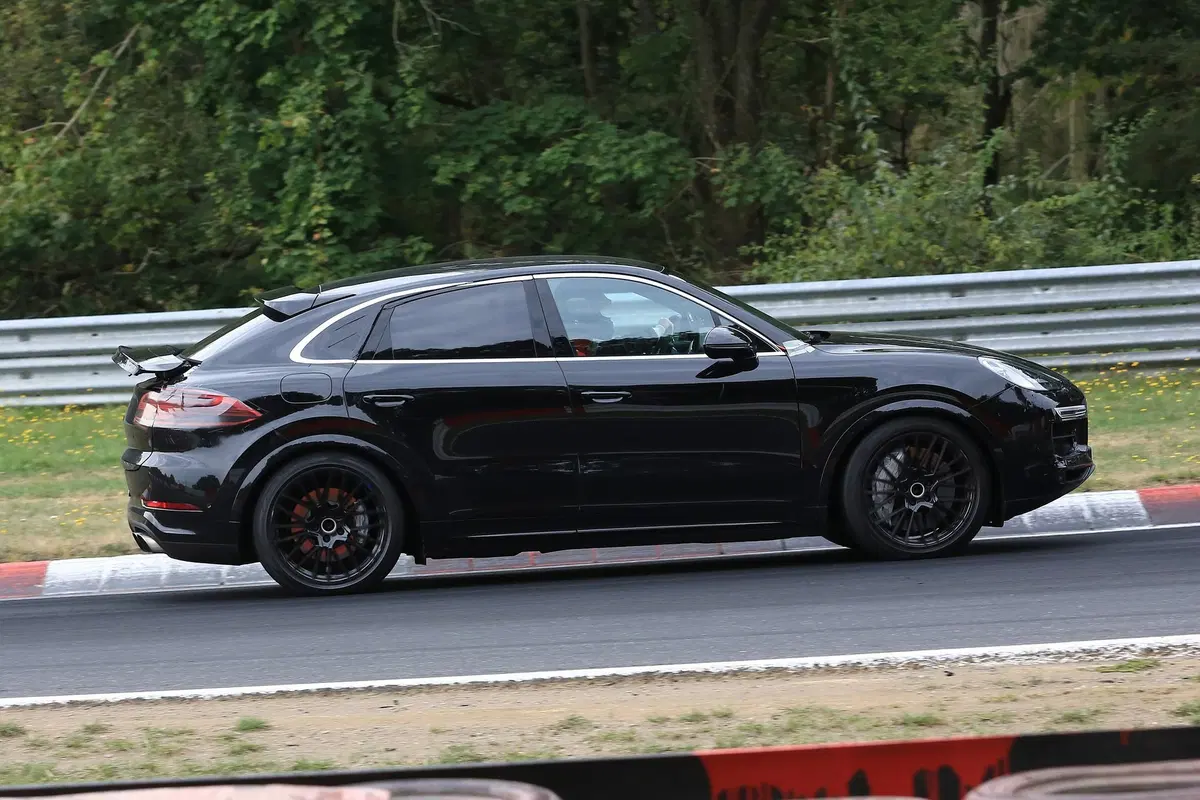 Porsche Cayenne, in arrivo una versione coupé del maxi SUV tedesco?