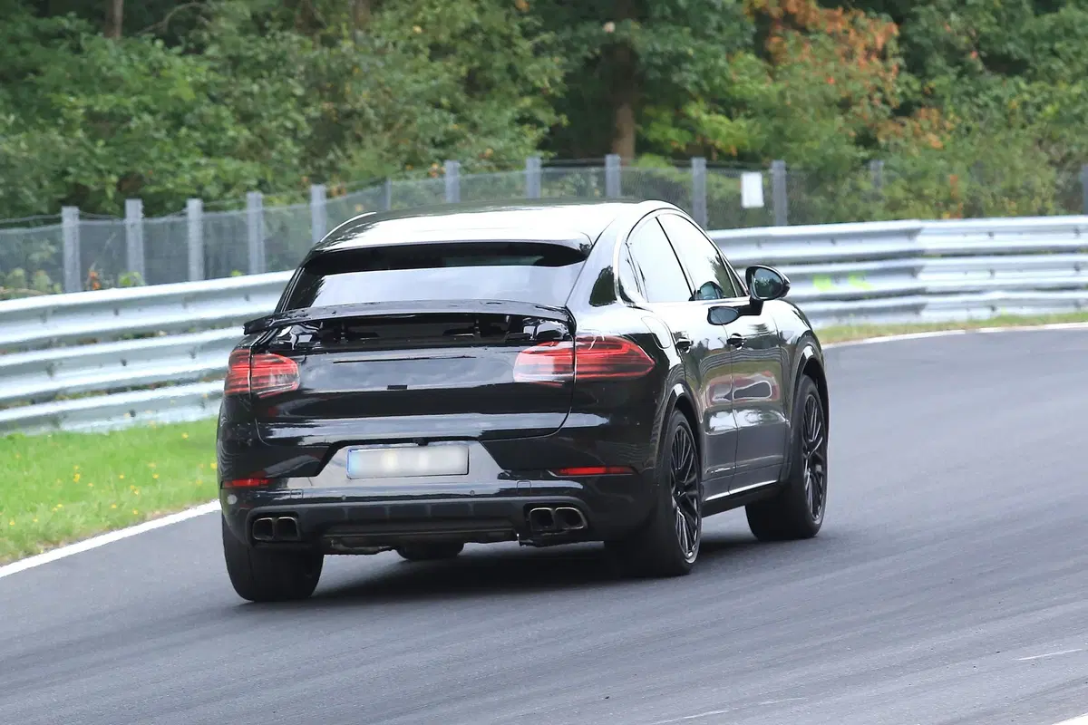 Porsche Cayenne, in arrivo una versione coupé del maxi SUV tedesco? (6)