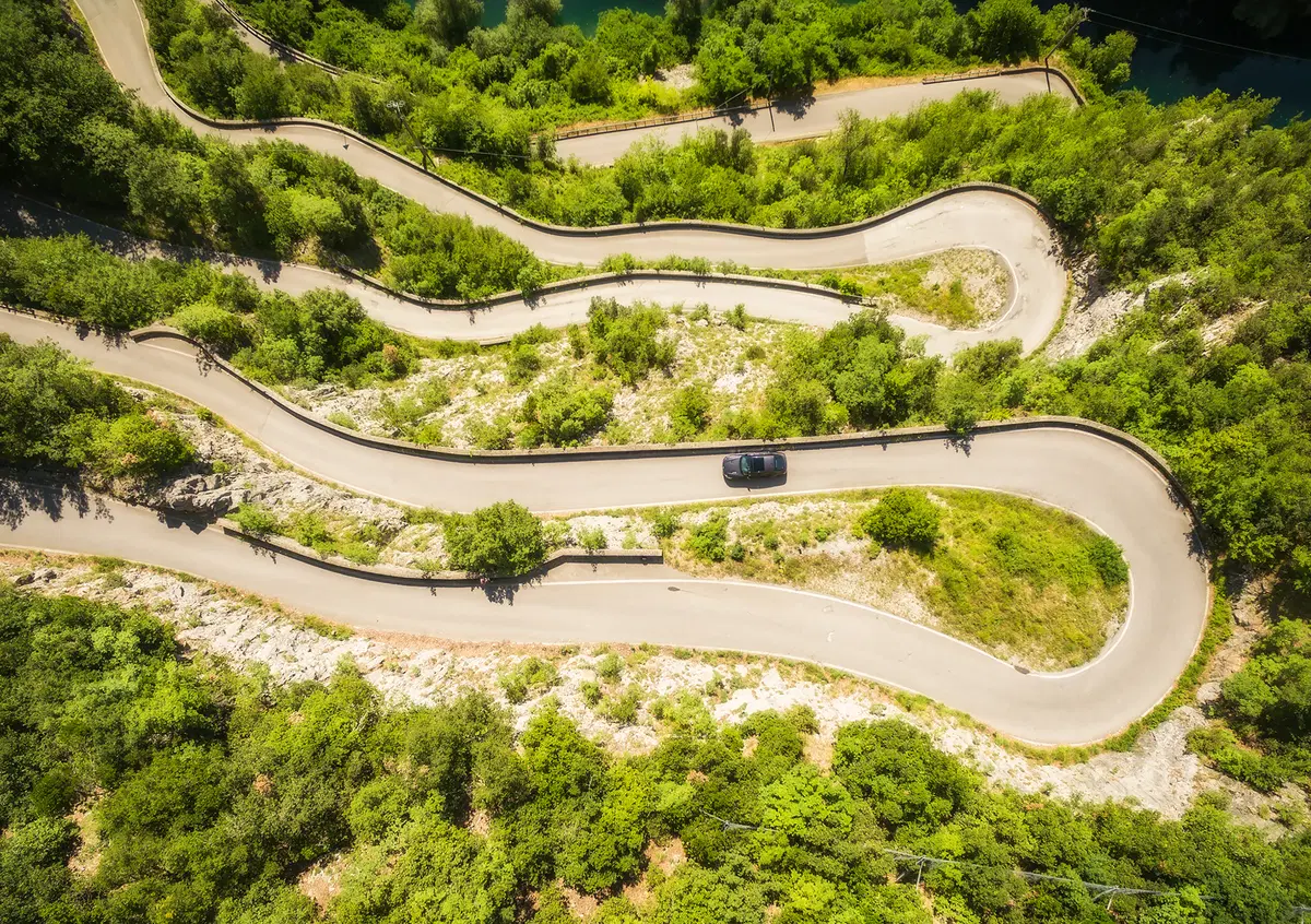 Emozionarsi con la Kia Stinger GT Line (nelle curve pi&ugrave; belle e meno scontate d'Italia) 
