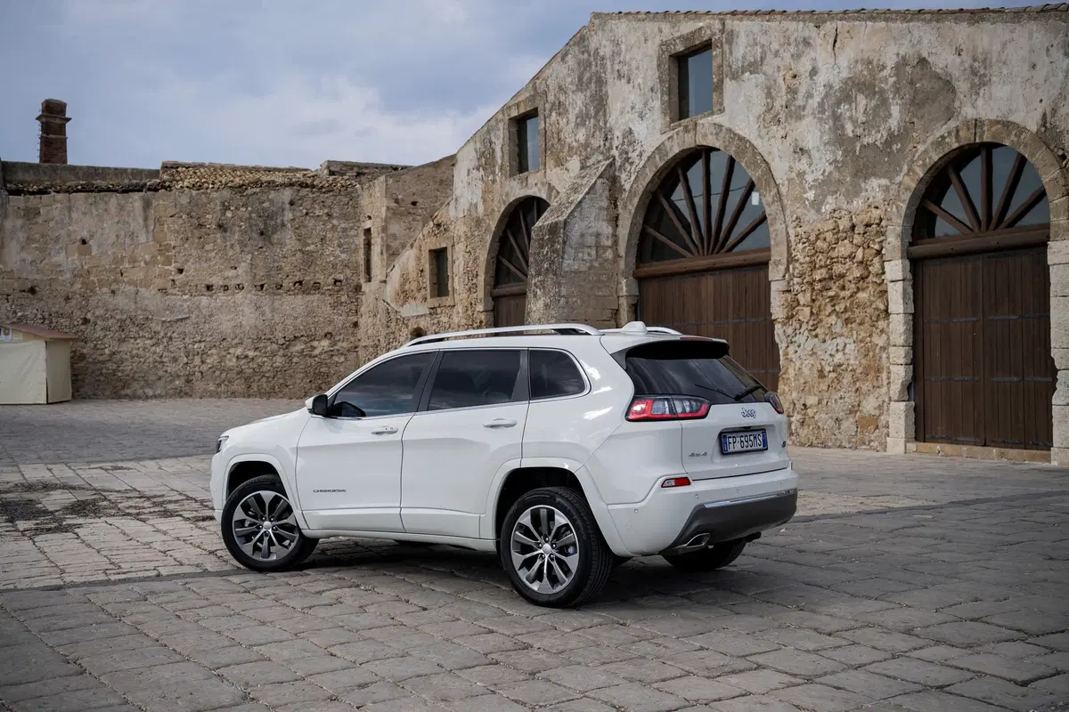 Jeep Cherokee 2019, ecco come è cambiata [Video e foto] (7)