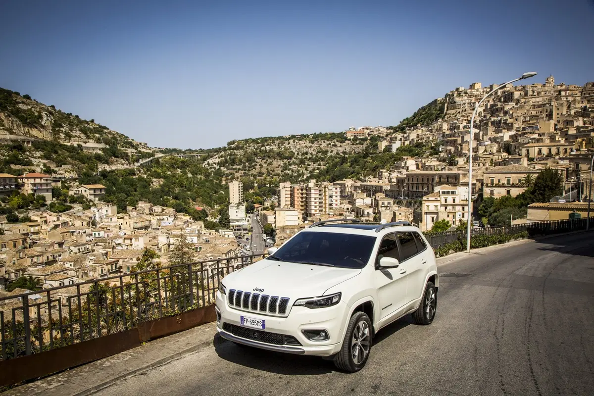 Jeep Cherokee 2019, ecco come è cambiata [Video e foto] (10)