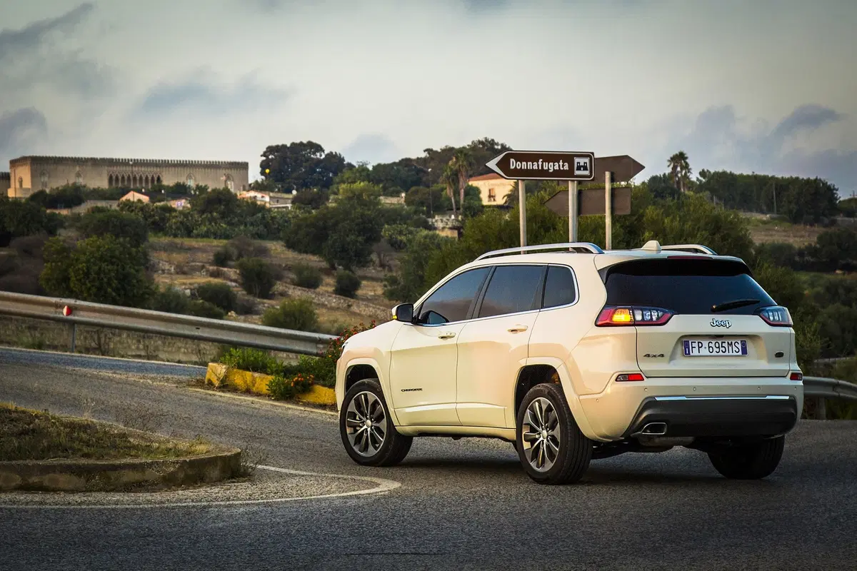Jeep Cherokee 2019, ecco come è cambiata [Video e foto] (12)