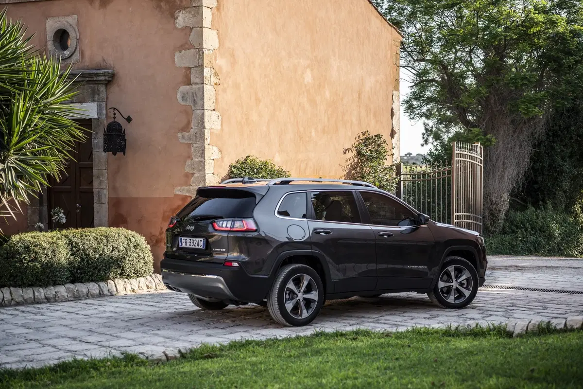 Jeep Cherokee 2019, ecco come è cambiata [Video e foto] (13)