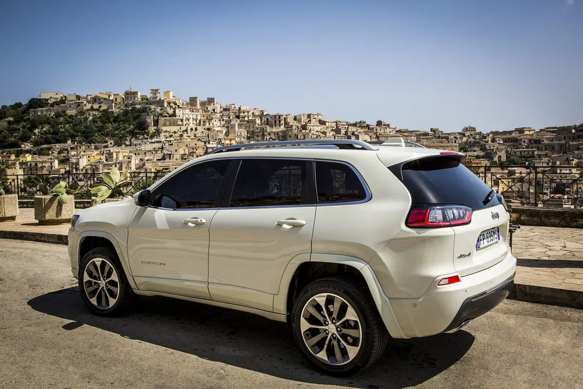 Jeep Cherokee 2019, ecco come è cambiata [Video e foto] (14)
