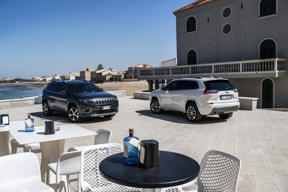 Jeep Cherokee 2019, ecco come è cambiata [Video e foto] (17)