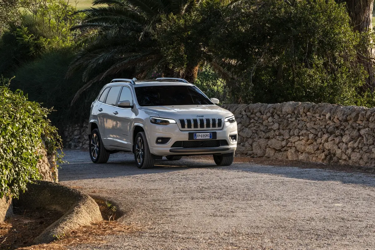 Jeep Cherokee 2019, ecco come è cambiata [Video e foto] (17)