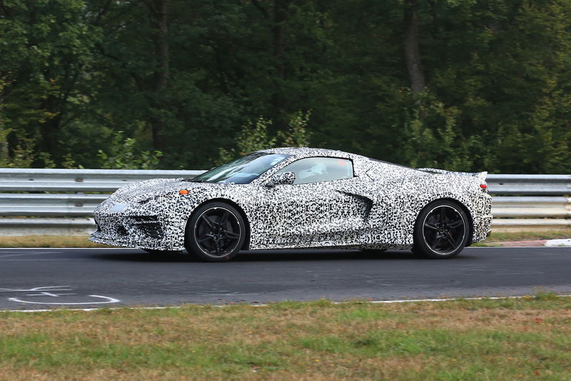 La Corvette C8 ancora camuffata