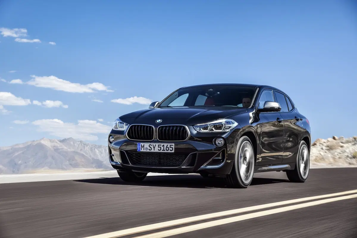 BMW X2 M35i, il SUV-coupé bavarese da 306 CV (10)