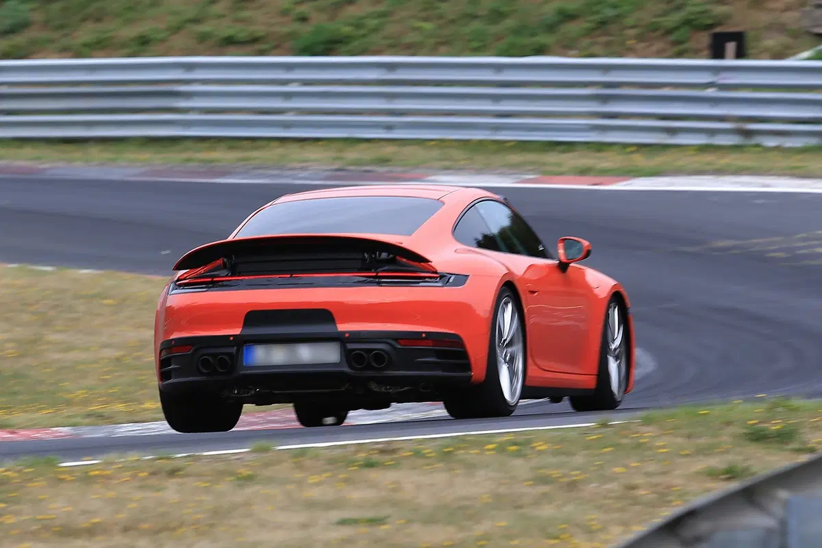 Porsche 911, la serie 992 è quasi pronta al debutto [Foto spia] (4)