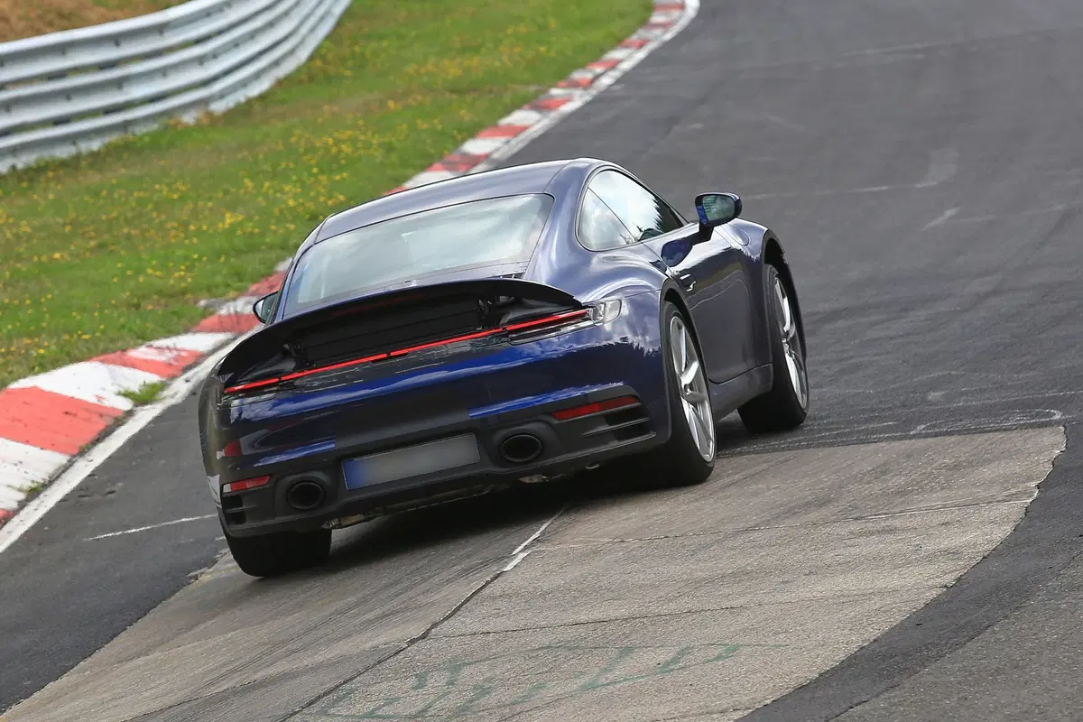 Porsche 911, la serie 992 è quasi pronta al debutto [Foto spia] (3)
