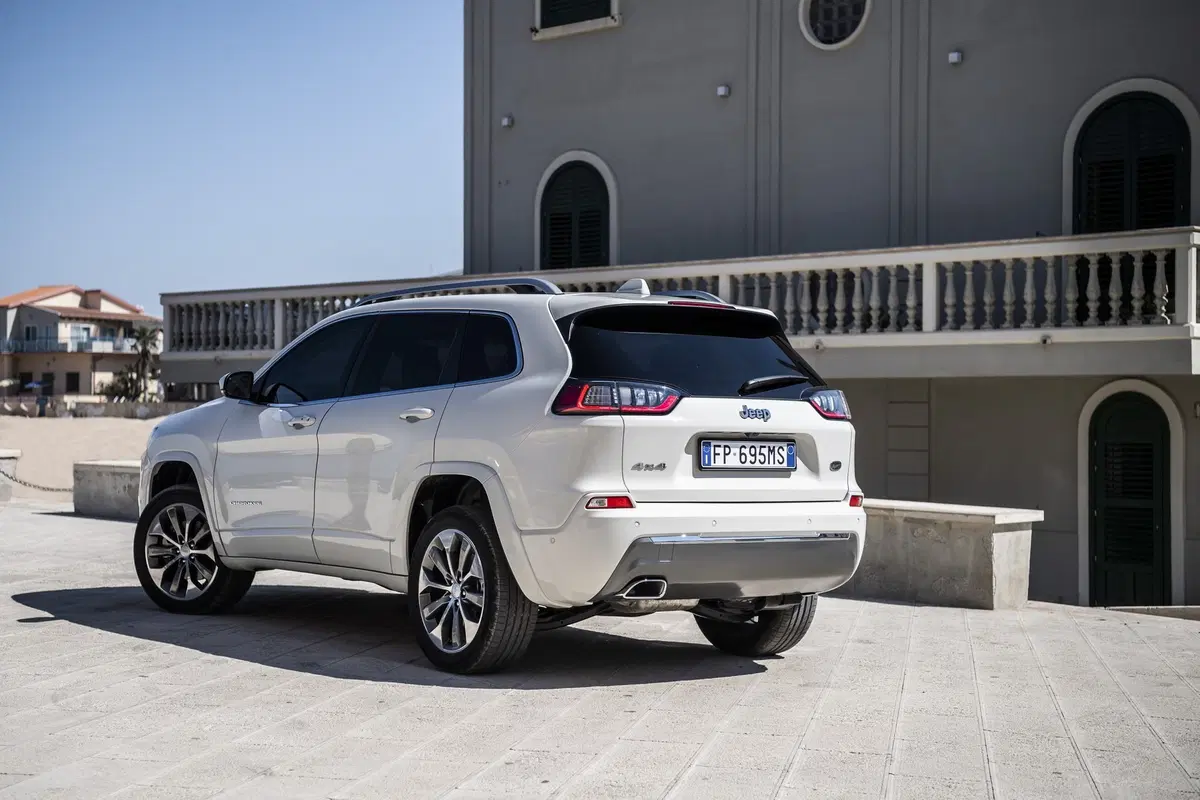 Jeep Cherokee 2019, ecco come è cambiata [Video e foto] (4)