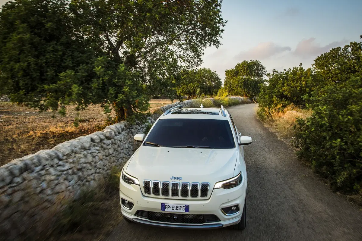 Jeep Cherokee 2019, ecco come è cambiata [Video e foto] (16)