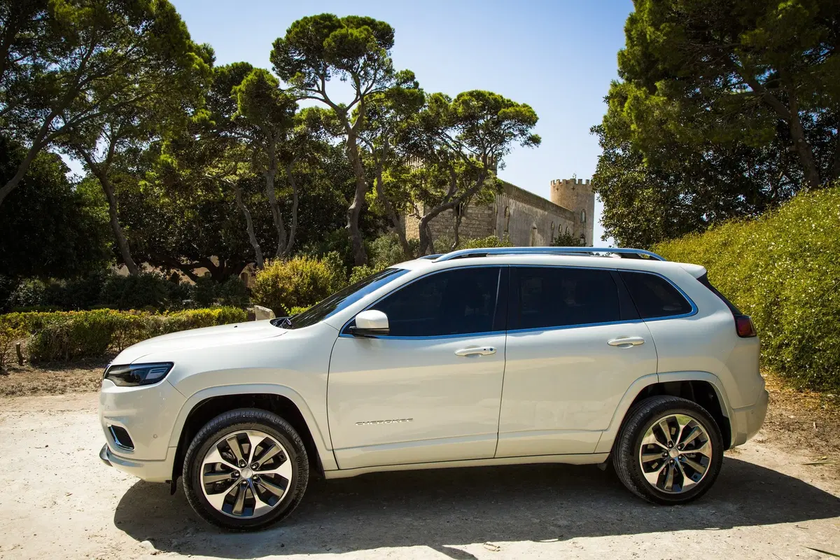 Jeep Cherokee 2019, ecco come è cambiata [Video e foto] (18)