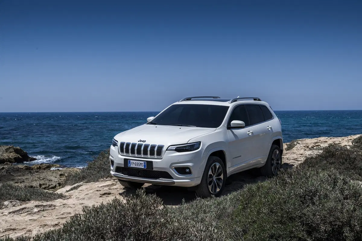 Jeep Cherokee 2019, ecco come è cambiata [Video e foto] (20)