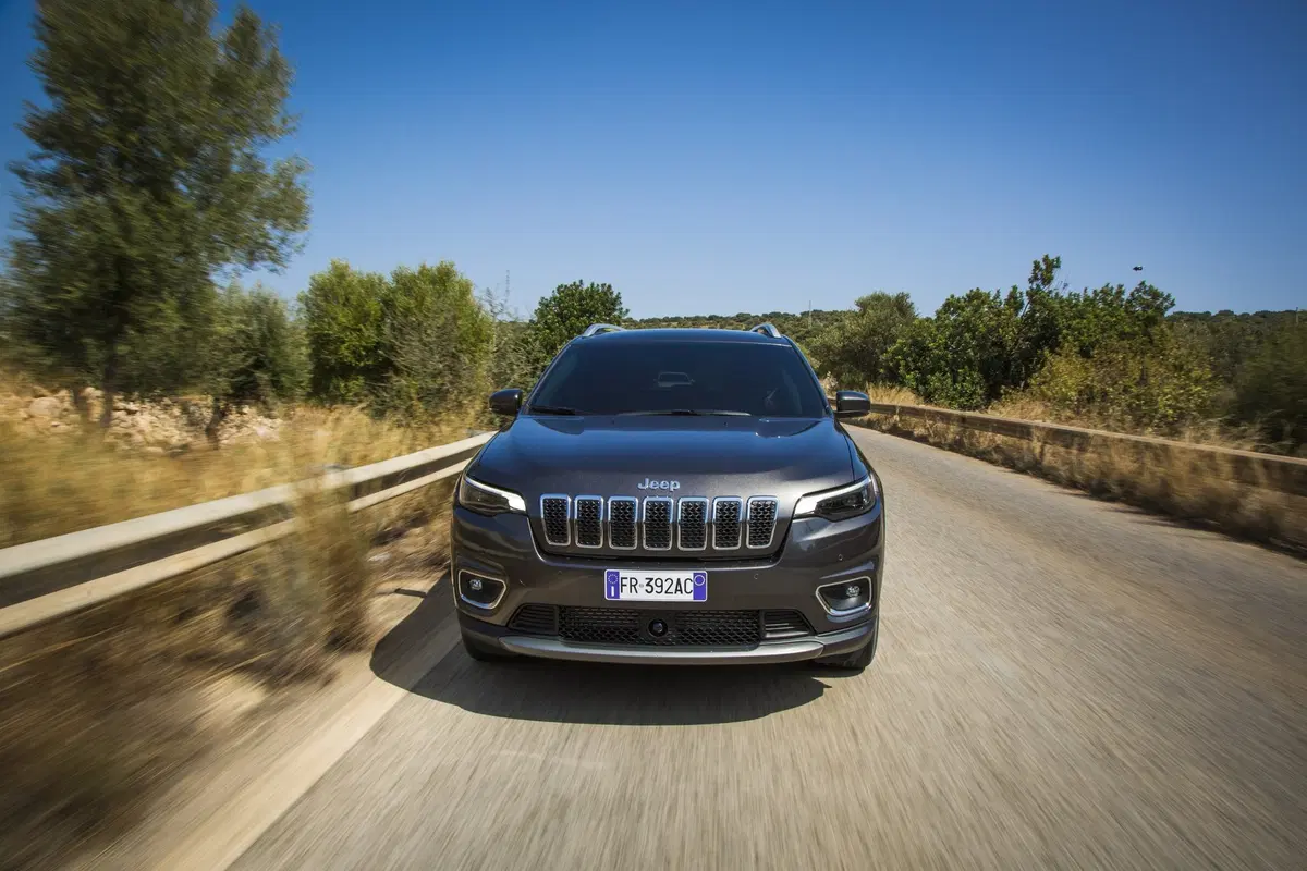 Jeep Cherokee 2019, ecco come è cambiata [Video e foto] (23)