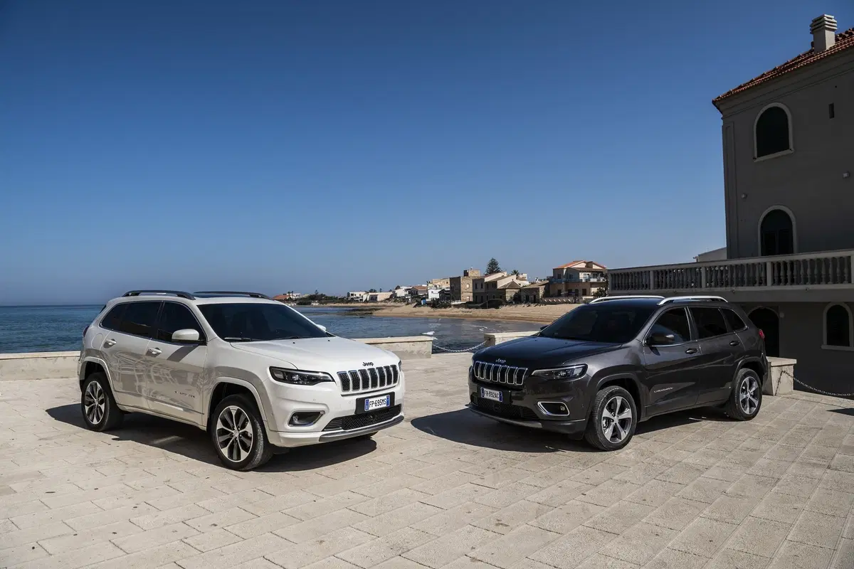 Jeep Cherokee 2019, ecco come è cambiata [Video e foto] (24)