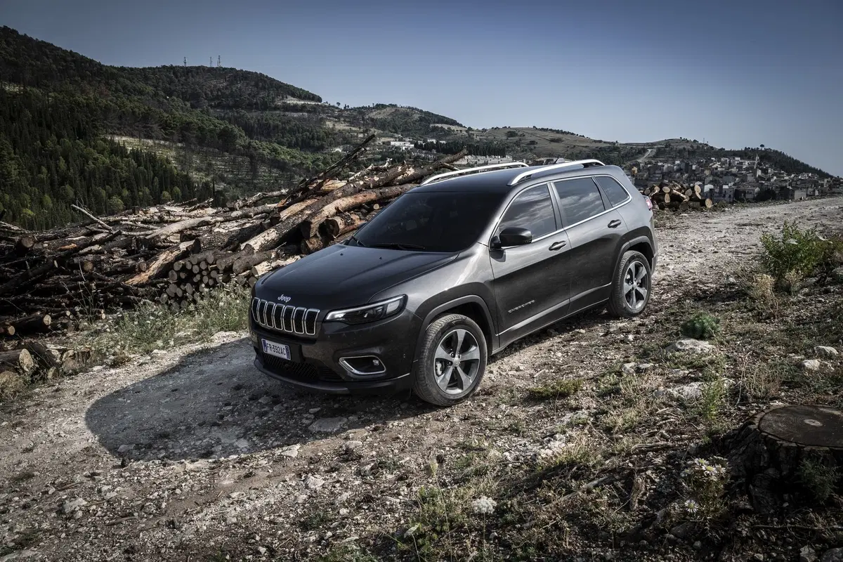 Jeep Cherokee 2019, ecco come è cambiata [Video e foto] (26)