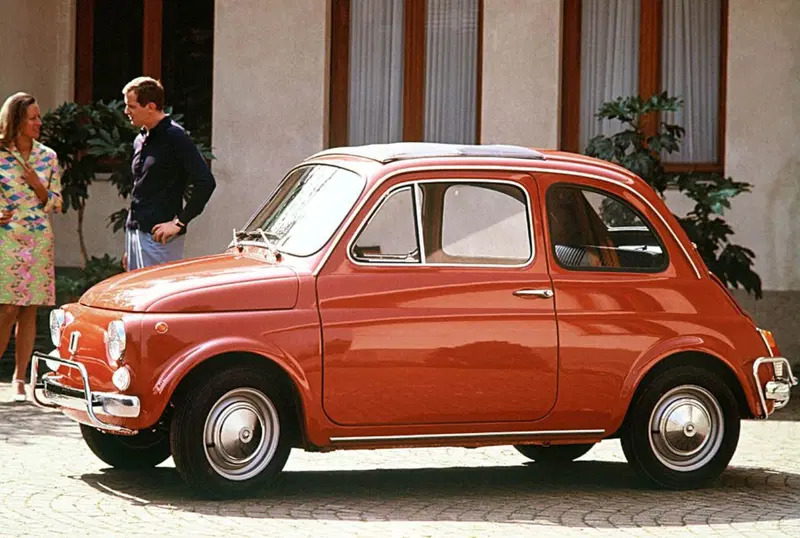La Fiat 500 nel 1968 &egrave; ancora saldamente in testa alle preferenze degli italiani, principalmente per il suo basso costo: per averla bastava l'equivalente di 4.700 euro odierni
