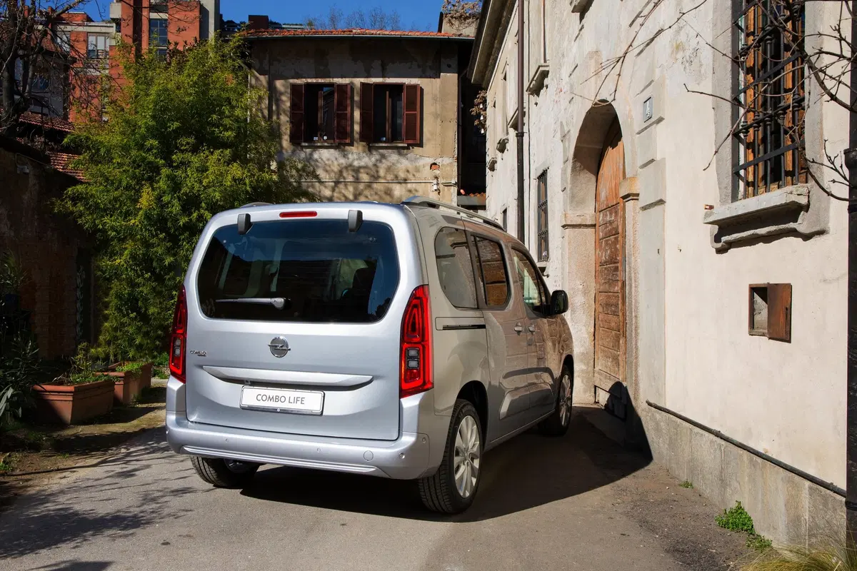 Opel Combo Life: più spazio, più tecnologia, più comfort [Video] (7)
