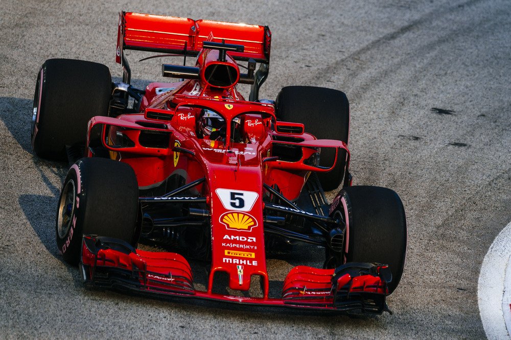 Sebastian Vettel in pista a Singapore
