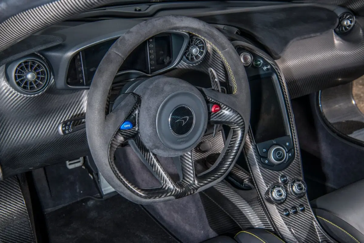 Jenson Button, in vendita la sua McLaren P1 da 1,8 milioni di euro (11)