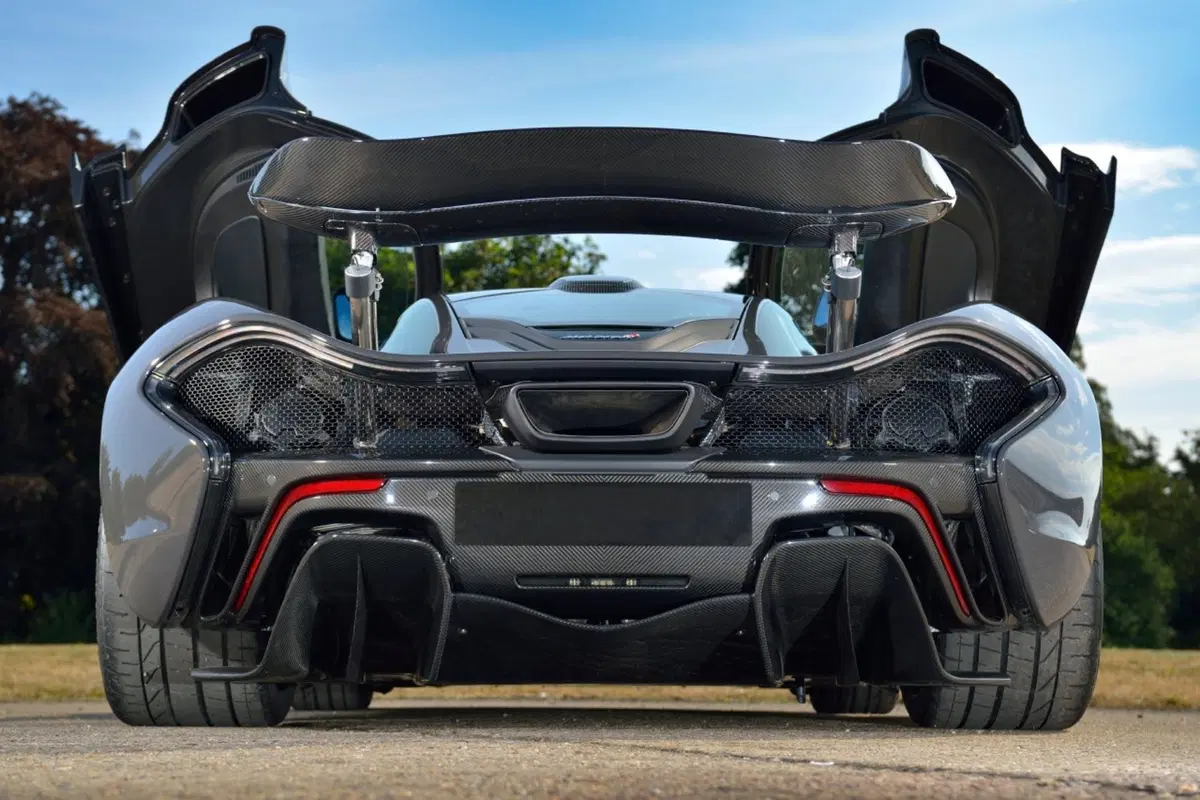 Jenson Button, in vendita la sua McLaren P1 da 1,8 milioni di euro (6)