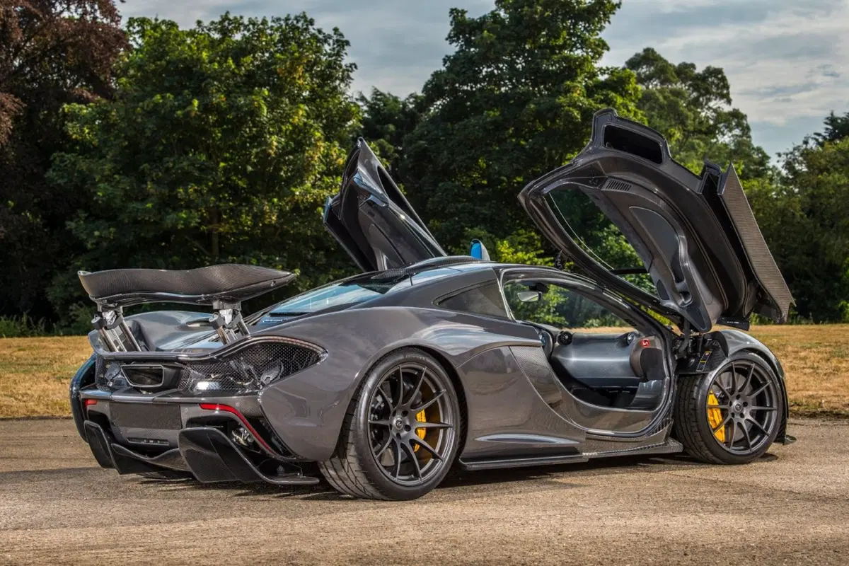 Jenson Button, in vendita la sua McLaren P1 da 1,8 milioni di euro (8)