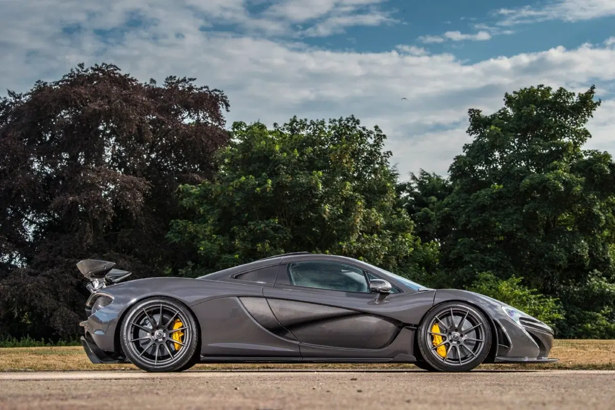 Jenson Button, in vendita la sua McLaren P1 da 1,8 milioni di euro (7)