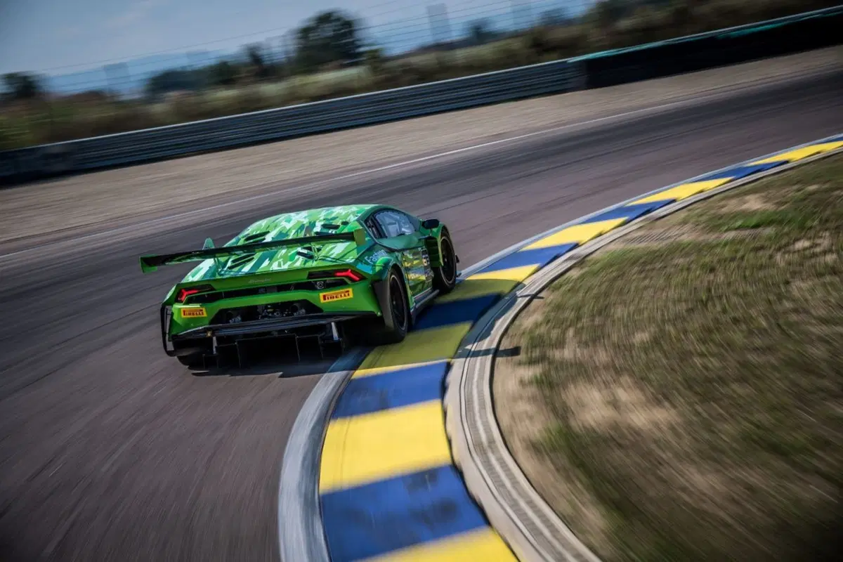 Lamborghini Huracán GT3 EVO, il Toro da pista si rinnova (17)