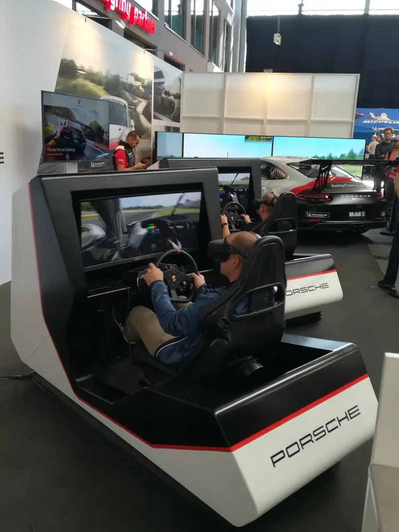 Lo stand Porsche all'ADAC SimRacing Expo