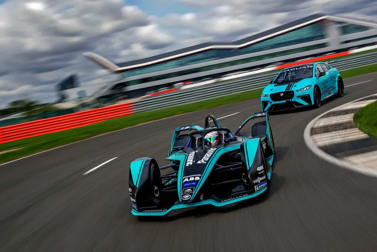 Formula E: Jaguar svela la I-Type 3 (5)
