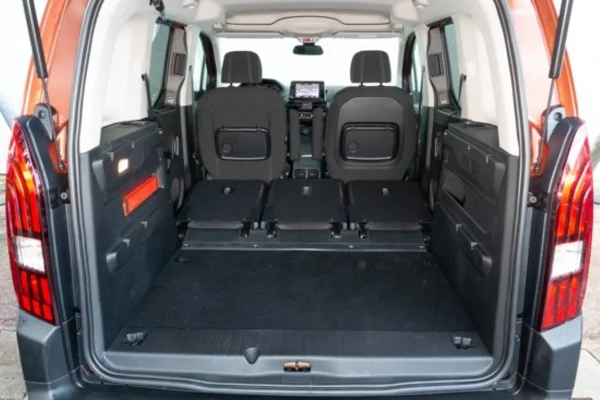Peugeot Rifter 2018 1.5 L diesel 130 CV. Campione di spazio (4)